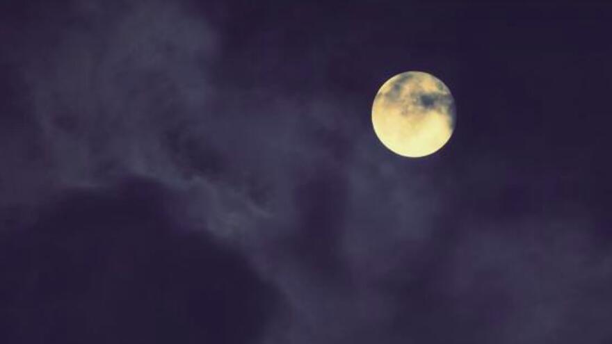 「月が綺麗ですね」の類語集｜月が綺麗ですねの類語一蘭